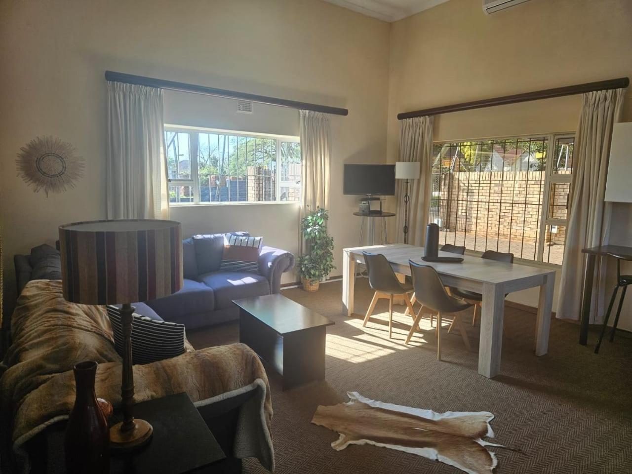 Hillton Manor Guest House Richards Bay Exterior photo