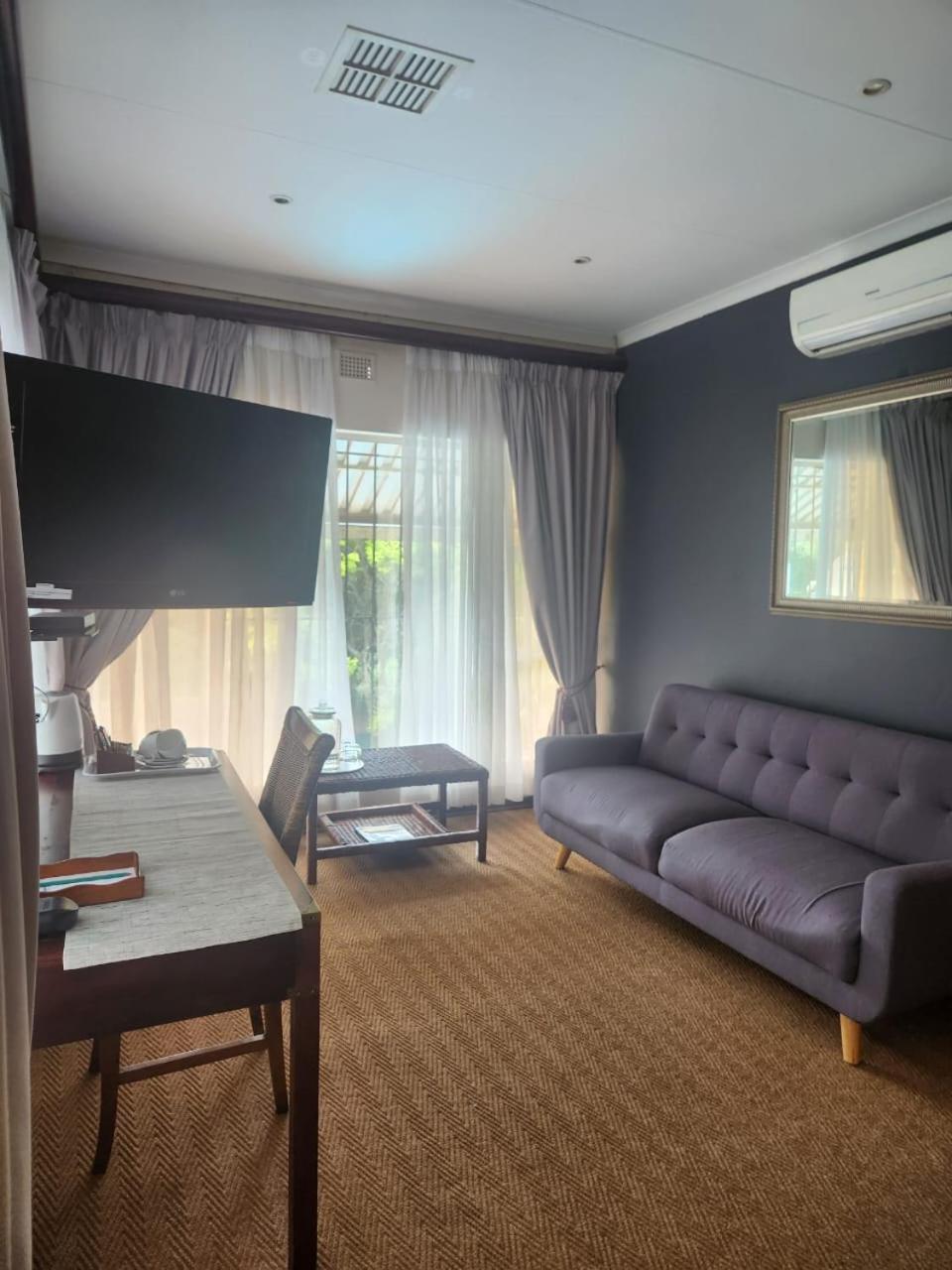 Hillton Manor Guest House Richards Bay Exterior photo
